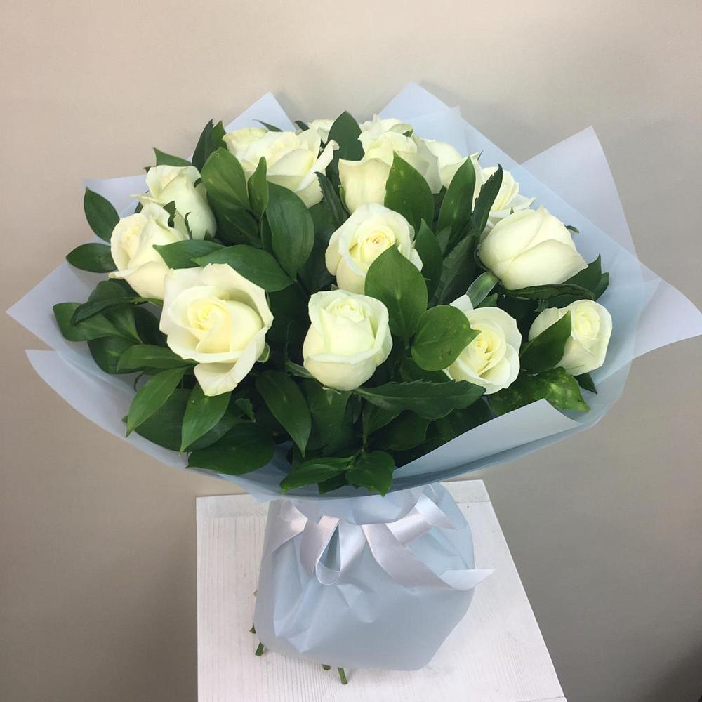 Букет 15 Белых роз Проуд в Пойковском