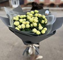 Букет Белые кустовые розы Солинеро в Пойковском