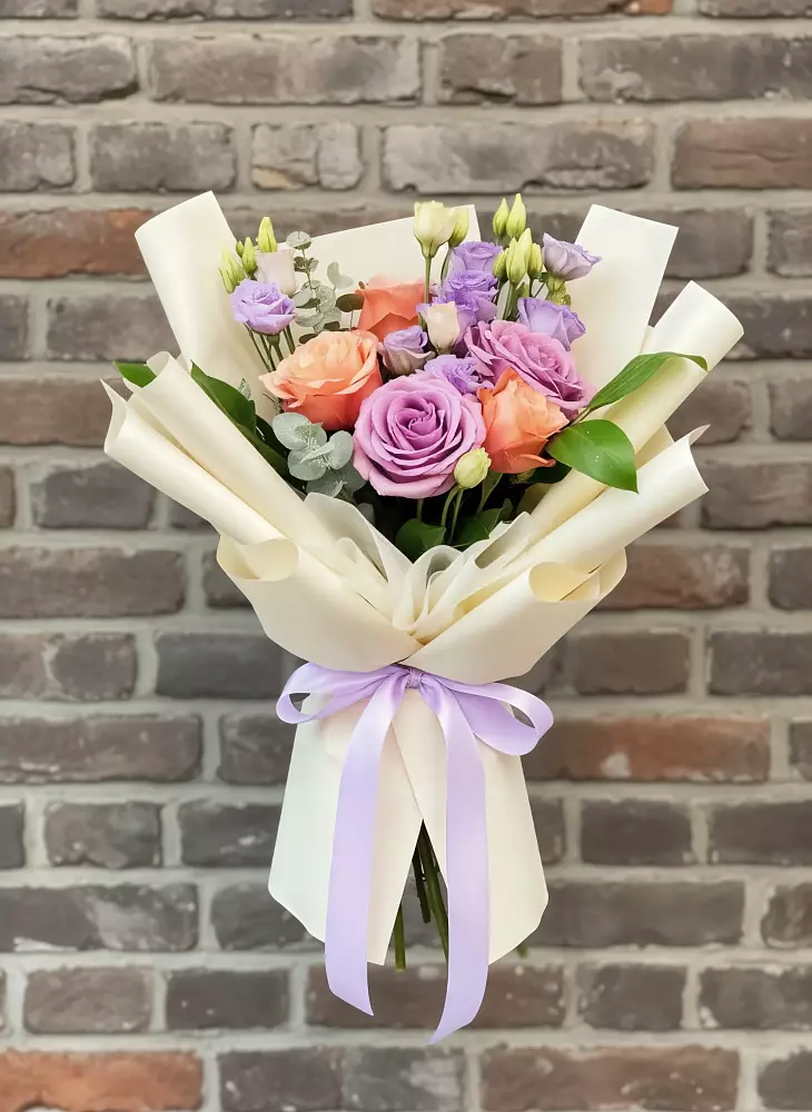 Букет цветов из: Лизиантусы и Розы в Пойковском