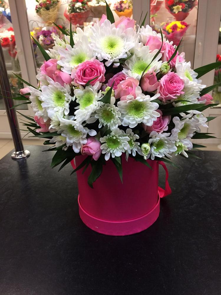 Цветочная композиция из Розы и Хризантемы в шляпной коробке в Пойковском