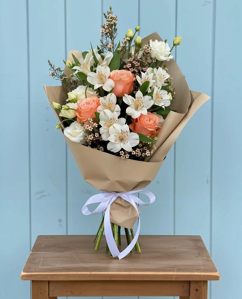 Букет цветов из: Альстромерии, Лизиантусы, Розы и Хризантемы в Пойковском